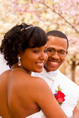 Gelin ve damat düğün gününde.