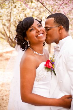 Gelin ve damat düğün gününde.