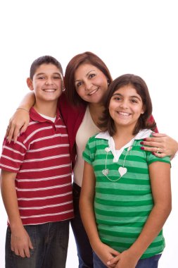 İspanyol Aile izole üzerinde beyaz gülümseyen.