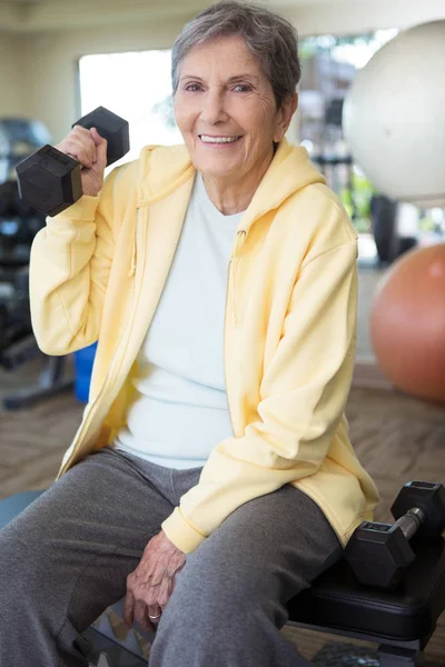 Elderly Mature Woman At The Gym — Stock Photo, Image