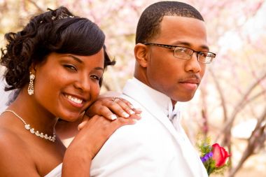 Gelin ve damat düğün gününde.