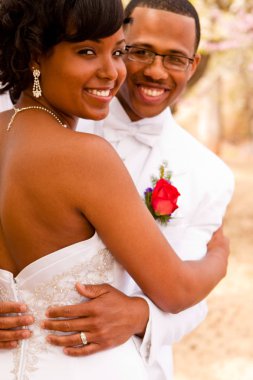 Gelin ve damat düğün gününde.