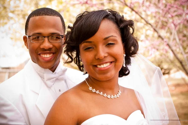 Gelin ve damat düğün gününde.