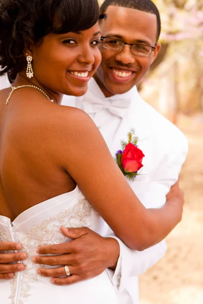 Gelin ve damat düğün gününde.