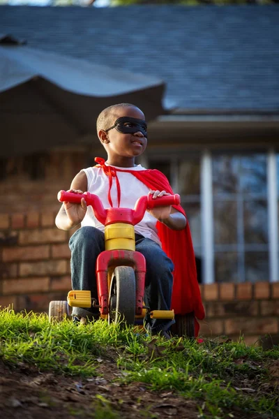 Africká americká malý chlapec superhrdina — Stock fotografie