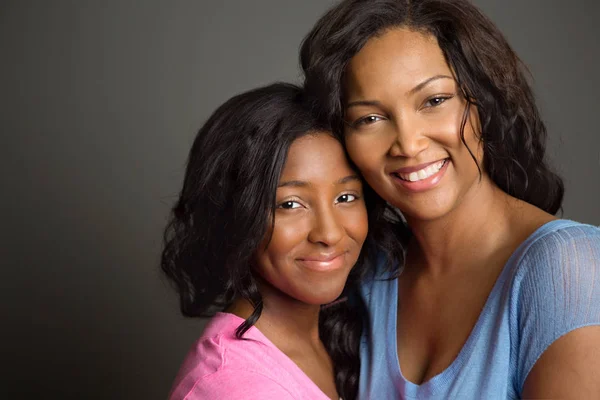 Afroamericano madre e il suo figlia . — Foto Stock