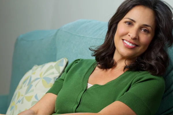 Beautiful Confident Hispanic Woman Smiling — Stock Photo, Image