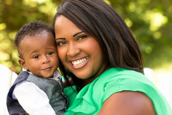 Felice afro americano madre e figlio . — Foto Stock