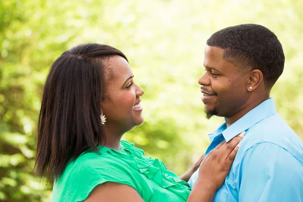 Feliz pareja afroamericana — Foto de Stock