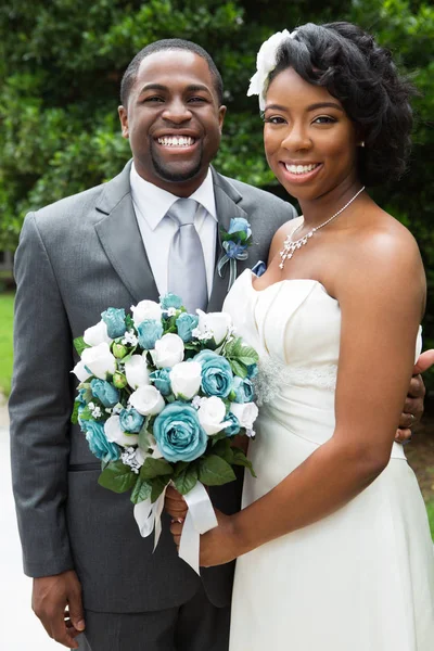 African American bride and groom. — Stock Photo, Image