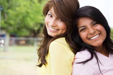 Gülen ve having fun dışında kız.