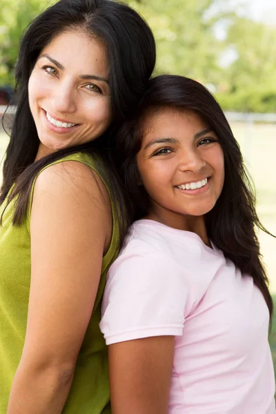 İspanyol anne ve kızı.