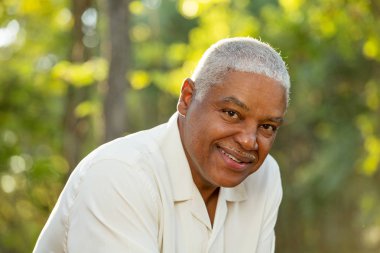 Afro-Amerikan olgun adam.