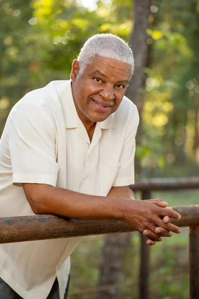 アフリカ系アメリカ人の中年の男性. — ストック写真