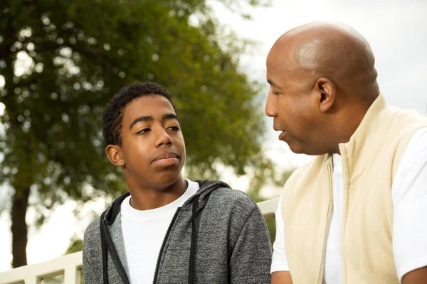 Padre e figlio afroamericano . — Foto Stock