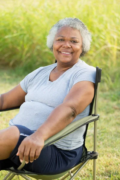 Starsza kobieta African American. — Zdjęcie stockowe