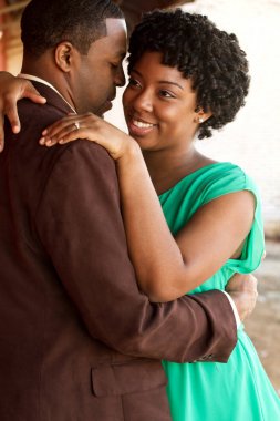 Bir Afrikalı-Amerikalı seven çift portresi.