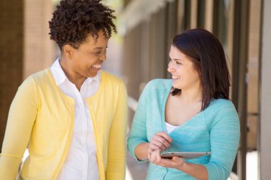 Birlikte çalışan kadınların farklı grup.