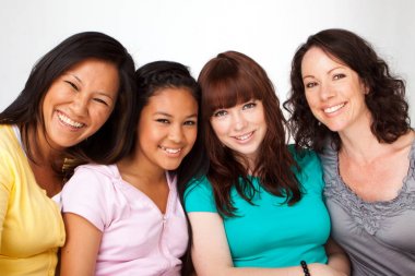 Anneler ve kızları çeşitli grup.