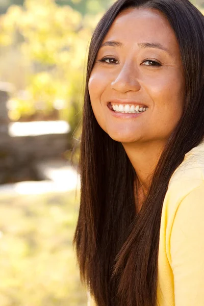 Beautiful Asian woman — Stock Photo, Image