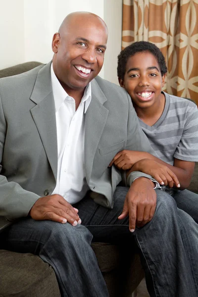 Afro-americanos pai e filho . — Fotografia de Stock