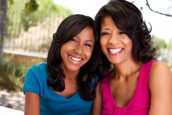 Mor och dotter. — Stockfoto