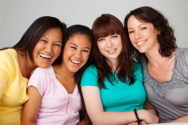 Anneler ve kızları çeşitli grup.