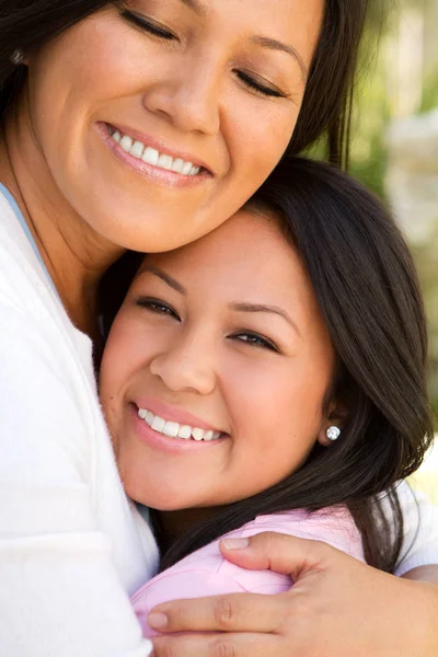 Aziatische moeder en dochter. — Stockfoto