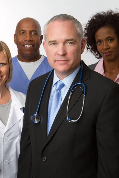 Sokszínű csapat az egészségügyi szolgáltatók — Stock Fotó