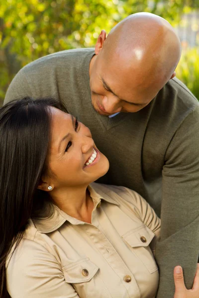 Feliz pareja asiática —  Fotos de Stock