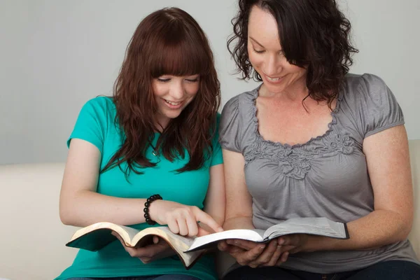 Madre e figlia. — Foto Stock