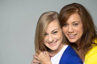 Anne ve yetişkin kız..