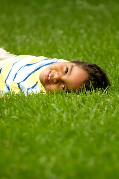 Carino piccolo ragazzo ispanico . — Foto Stock