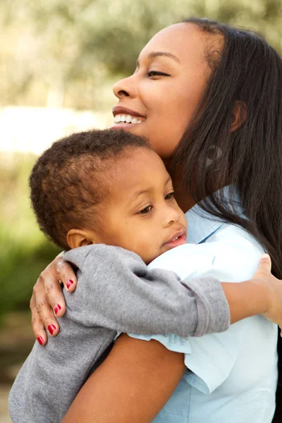 Madre y su pequeño niño . — Foto de Stock