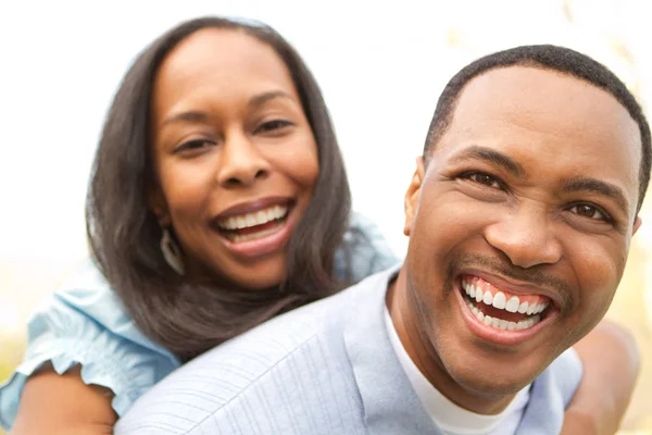 Mutlu Afro-Amerikan çifti — Stok fotoğraf