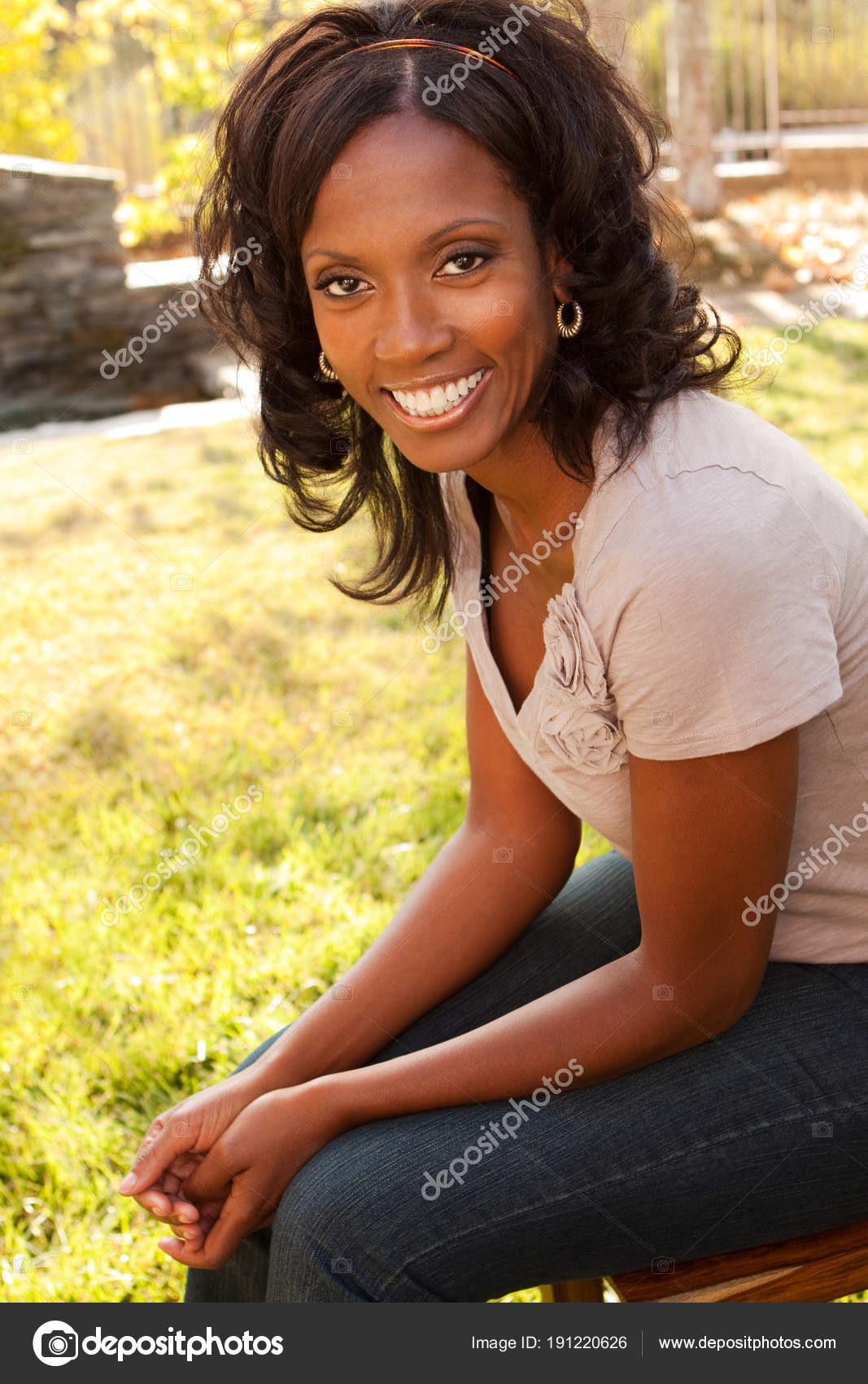 美しい熟女 アフリカ系アメリカ人、美しい熟女 — ストック写真 © pixelheadphoto #191220626