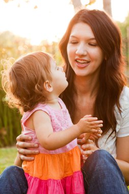 İspanyol anne ve kızı.