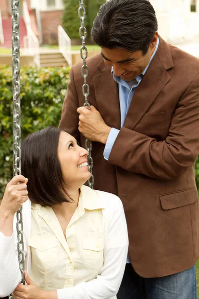 Feliz pareja hispana. —  Fotos de Stock