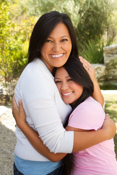 Asiática mãe e filha. — Fotografia de Stock