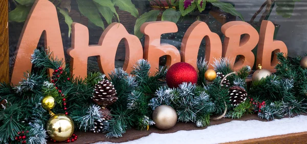 Noel süslemeleri penceresinde