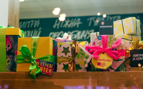 Noel süslemeleri penceresinde