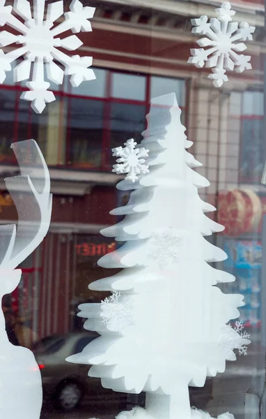 Noel süslemeleri penceresinde