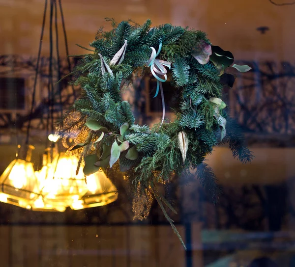 Noel süslemeleri penceresinde