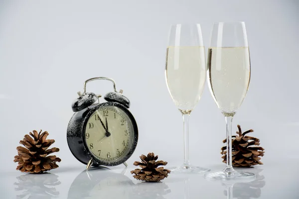 Champagne, clock, cones — Stock Photo, Image