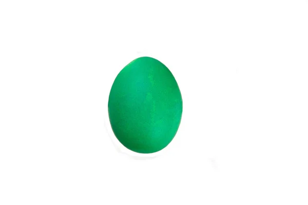 Зеленое пасхальное яйцо — стоковое фото