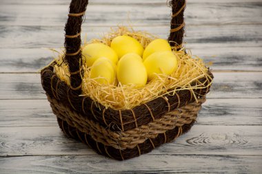 Sarı Paskalya yortusu yumurta