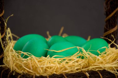 yeşil renkli Paskalya yumurtaları