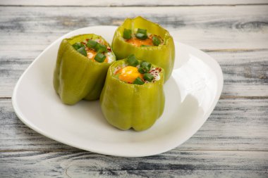 Yeşil biber yumurta