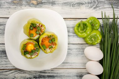 Yeşil biber yumurta