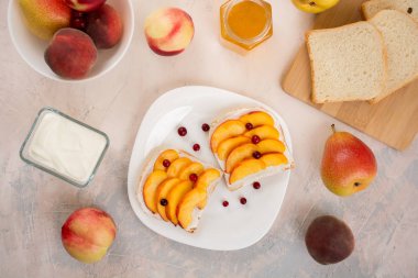 Şeftalilerin sandviç